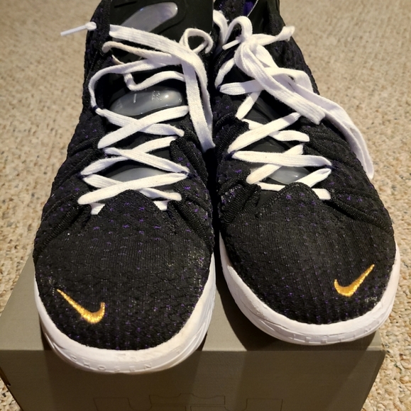 Lebron 18 - Picture 2 of 4